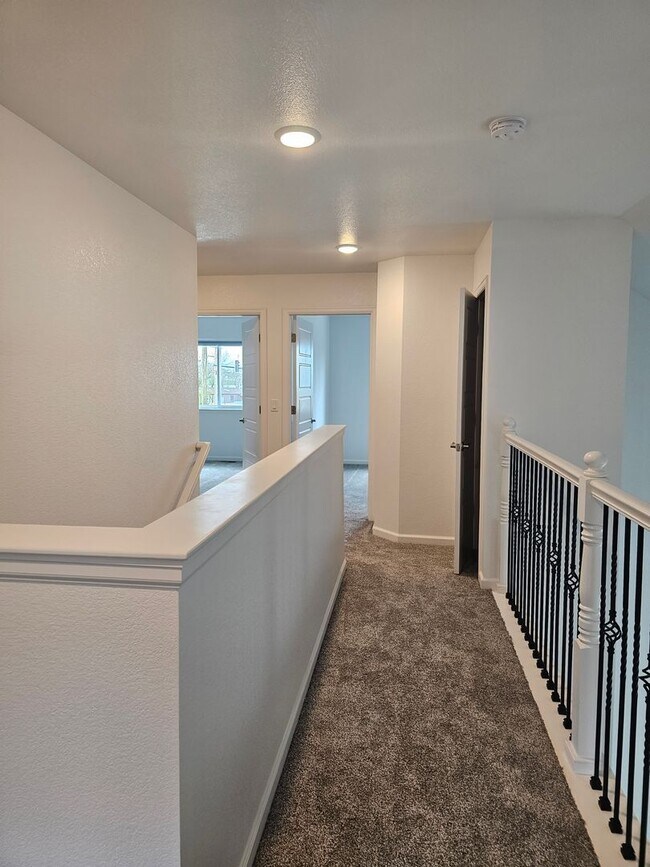 Building Photo - 901 Sonata Lane