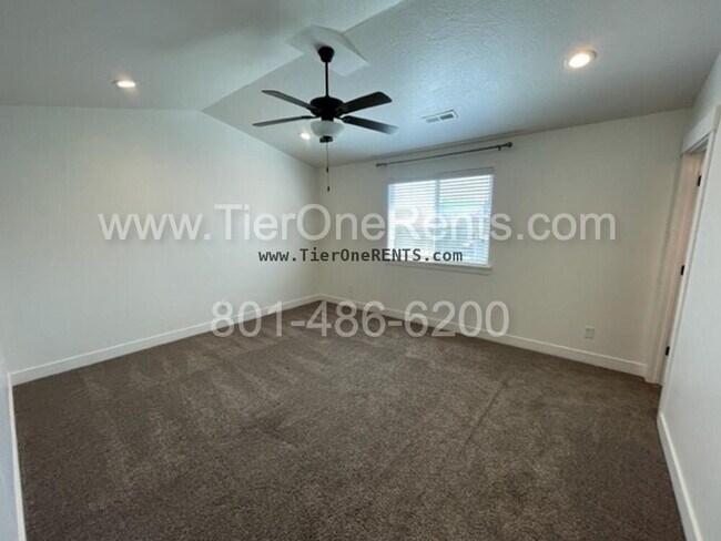 Building Photo - No deposit option for qualified renters