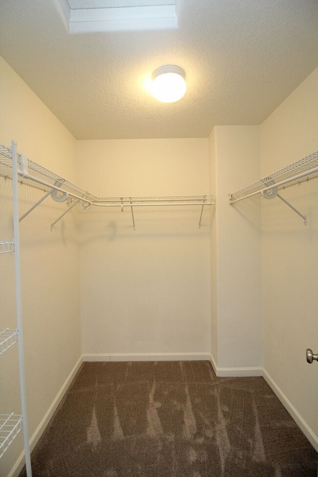 Building Photo - 21410 NE Rosewood Dr