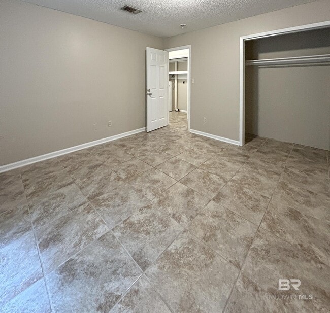 Building Photo - 6424 Schoel Ln