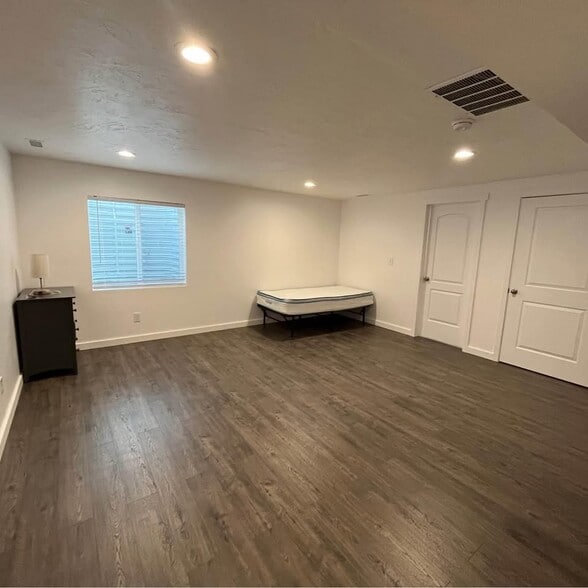 Basement Master - 368 N Passage Ct