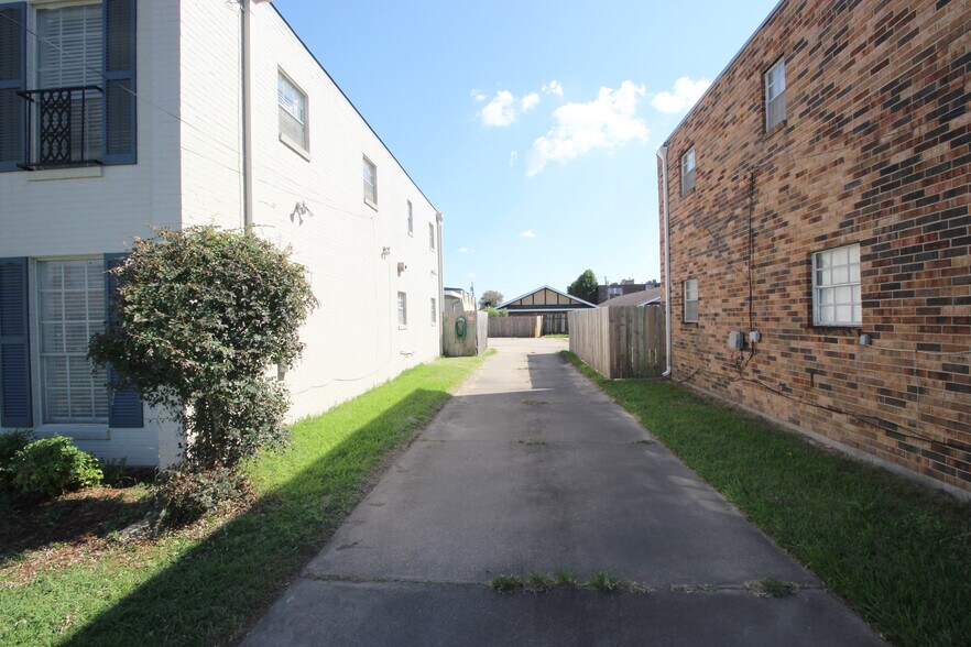 Building Photo - 5014 Newlands St
