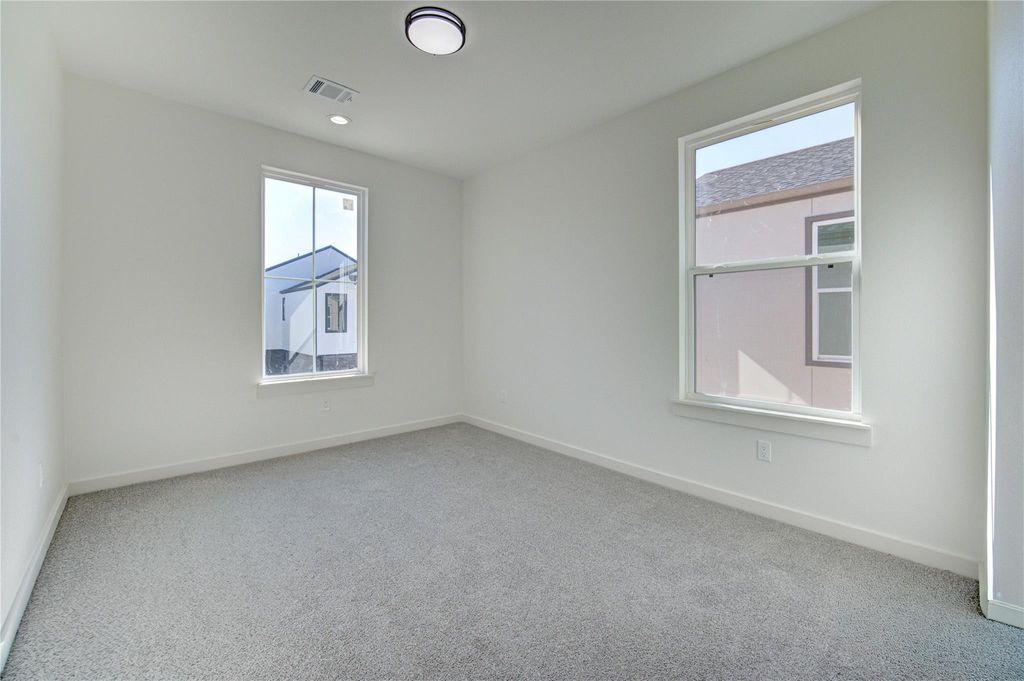 Building Photo - 2920 El Fenice Ln