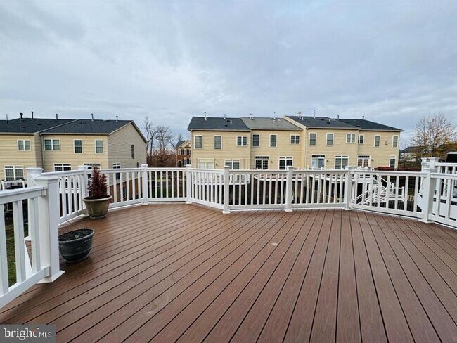 Building Photo - 25550 Oak Medley Terrace