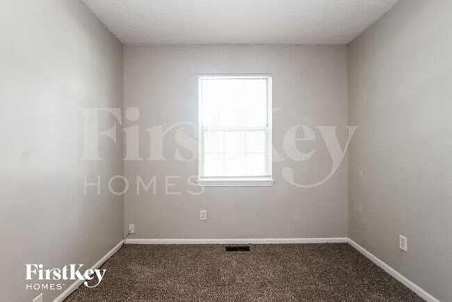 Building Photo - 4333 Phoenix Dr