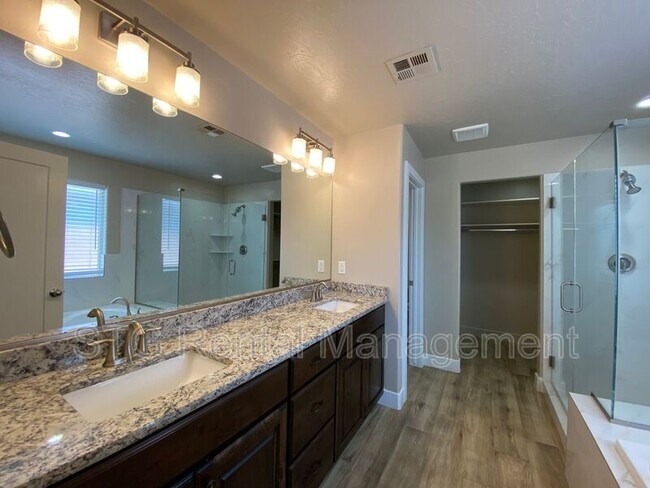 Building Photo - 758 N 300 W
