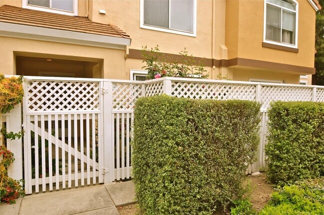 Building Photo - 6909 Rodling Dr