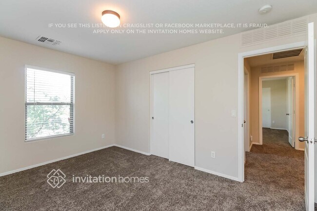 Building Photo - 7811 S 63rd Dr