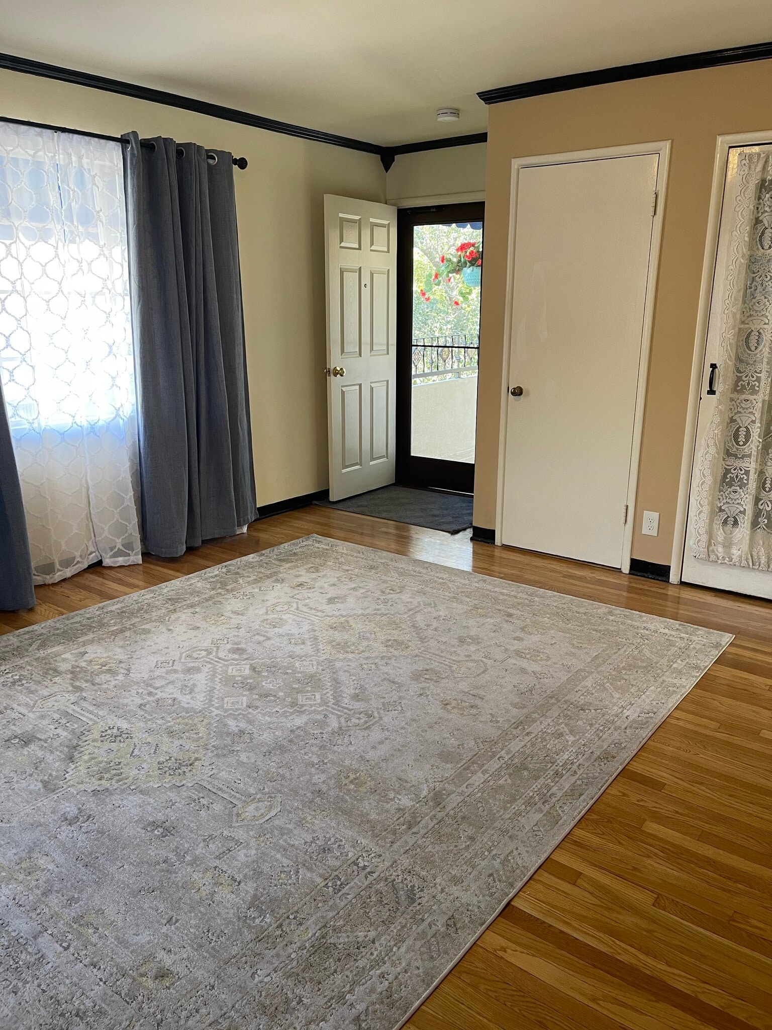 Building Photo - 1431 1/2 N Allen Ave