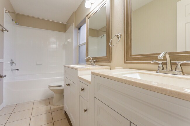 Building Photo - 3007 Summer House Dr