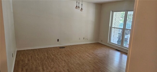 Building Photo - 2117 N Briarwood Ln
