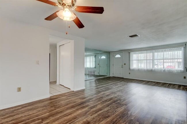 Building Photo - 3735 Mynabird Dr