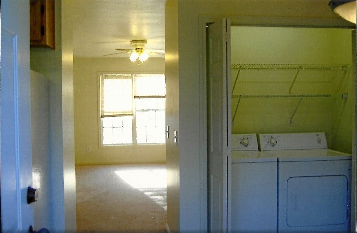 Building Photo - 959 13th St SE