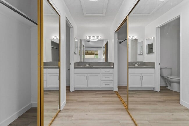 Building Photo - Kilihe Way Multi-Generational Home