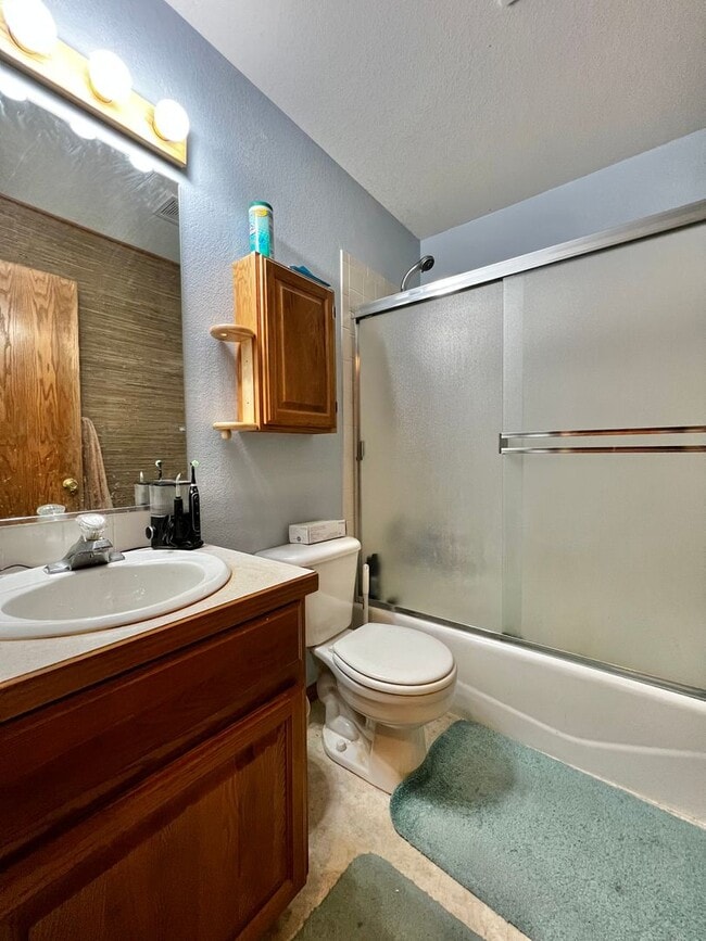 Building Photo - 4 Bed 3 Bath Townhouse in West Fort Collins!