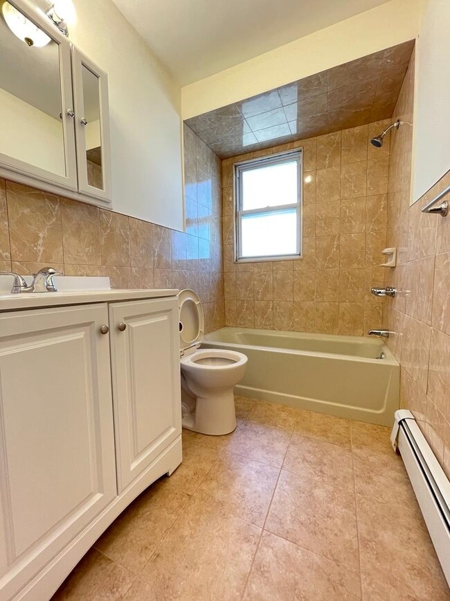 Building Photo - 28 Cumberland St