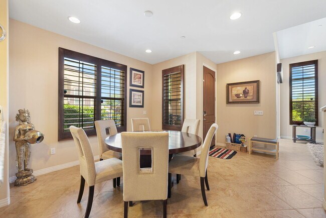 Building Photo - 52050 Rosewood Ln