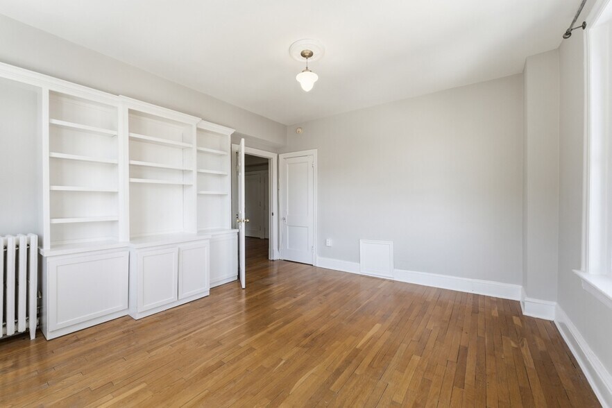 Building Photo - 1954 Columbia Rd NW