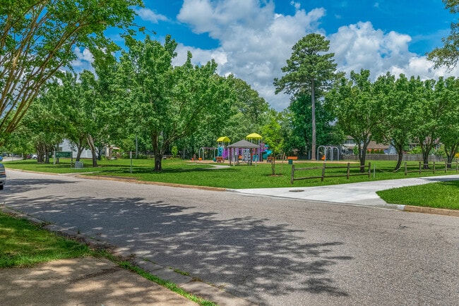 Building Photo - 2105 Grey Fox Ln