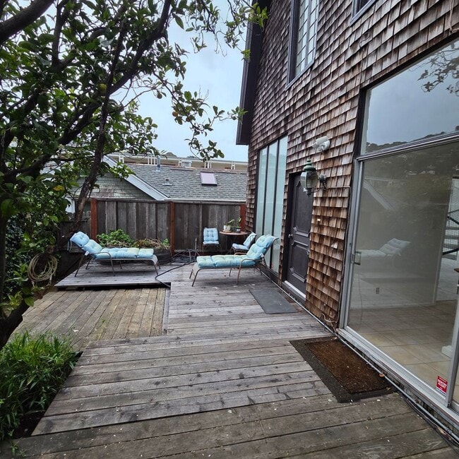 Building Photo - 107 Bridgeway