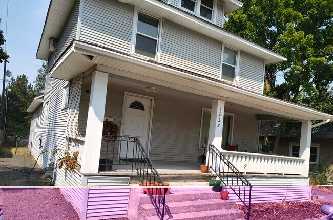 Building Photo - 2928 S Lamonte St