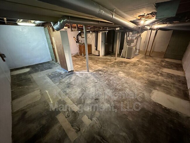 Building Photo - 10742 Blue Ridge Blvd