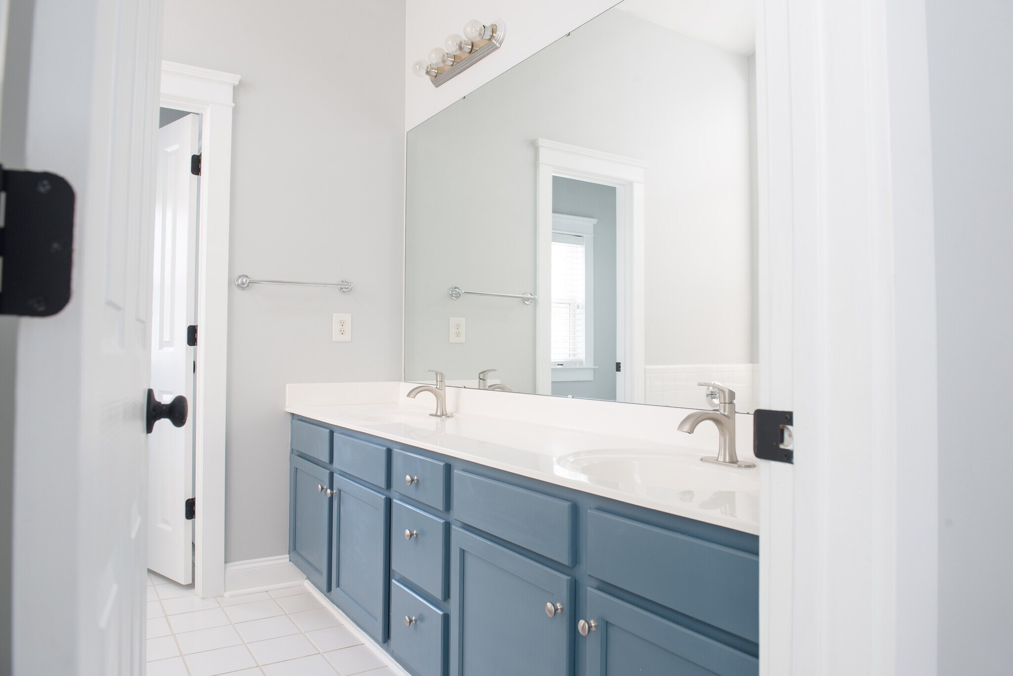 Building Photo - 16015 Kelly Park Cir