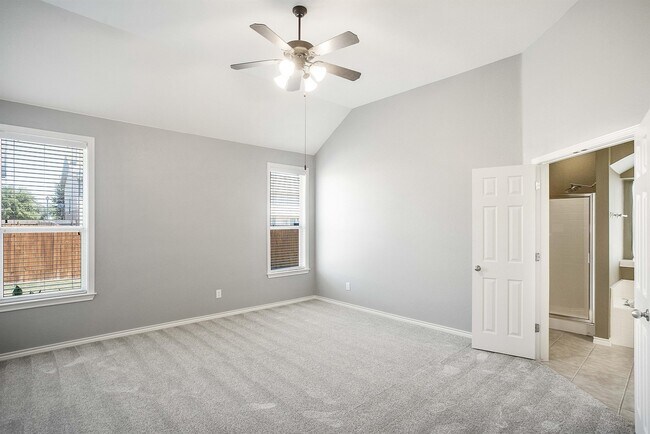 Building Photo - 2824 Mission Tejas Dr