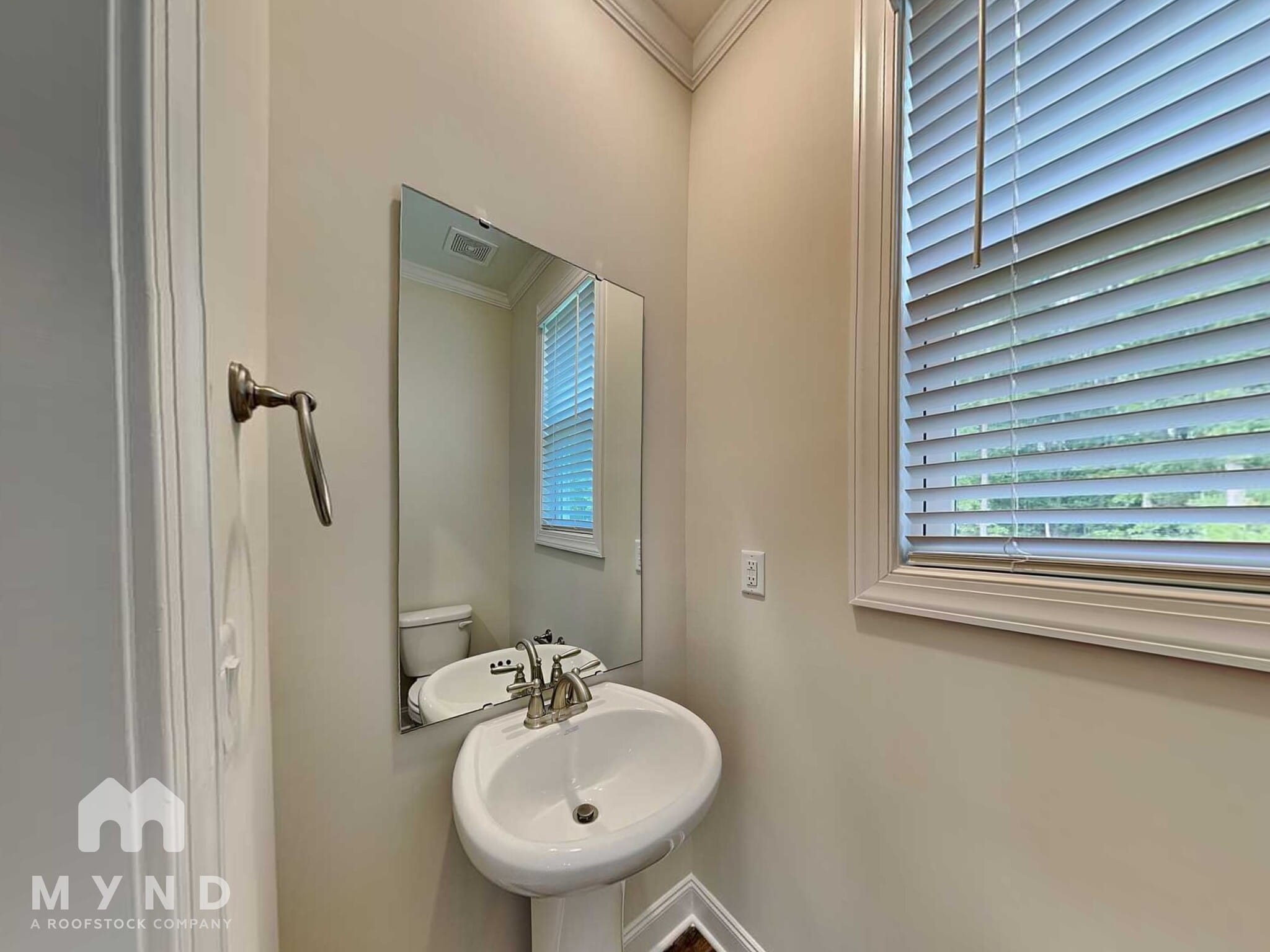 Building Photo - 6921 Woodland Stream Pl