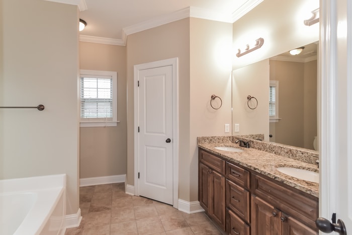 Building Photo - 363 Country Club Dr