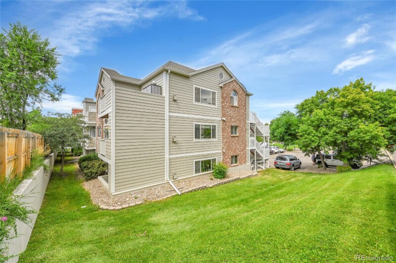 Building Photo - 2850 Aurora Ave