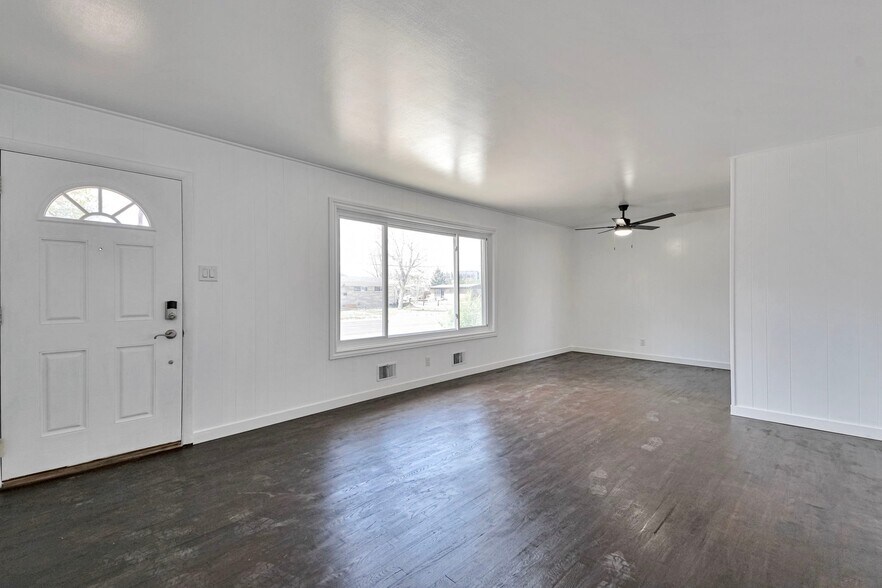 Building Photo - 5718 Iris St