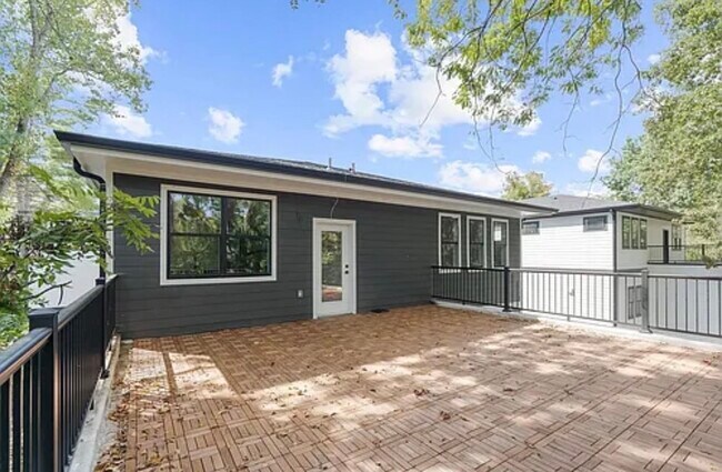 Building Photo - 2323 Carter Ave