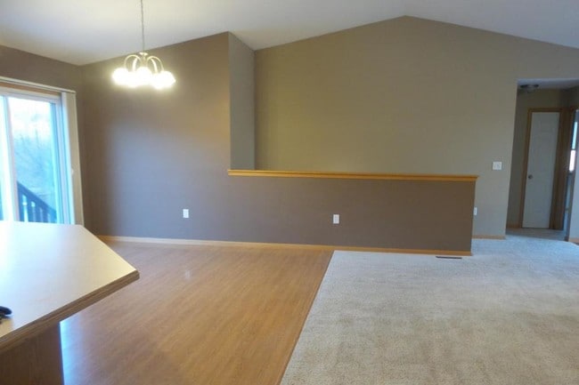 Building Photo - 405 Highland Ridge Dr