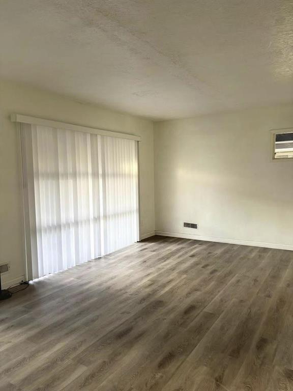 Building Photo - 3443 Hyland Dr