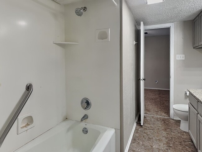 Building Photo - Stylish Candleridge Townhome with Private Patio, HOA Lawn Care & Appliances Included!