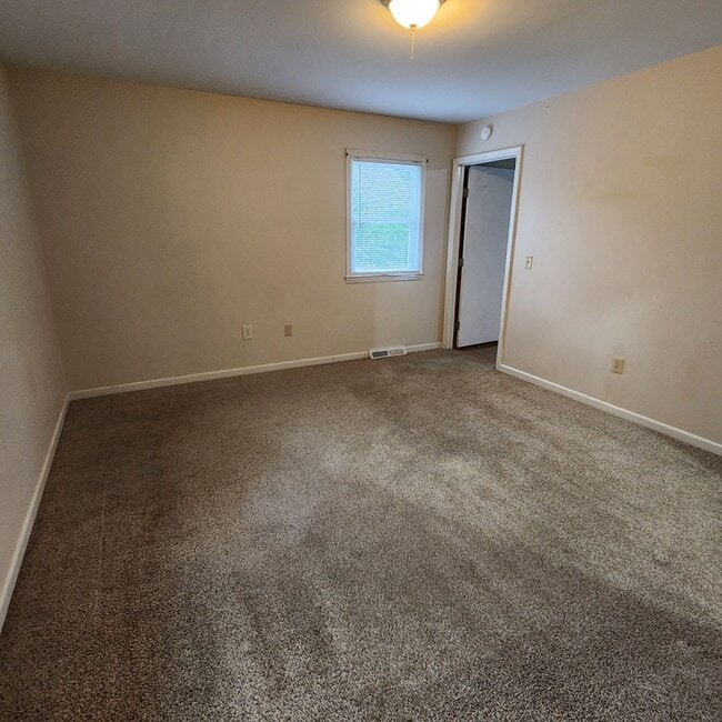 Building Photo - 703 Ikes Rd