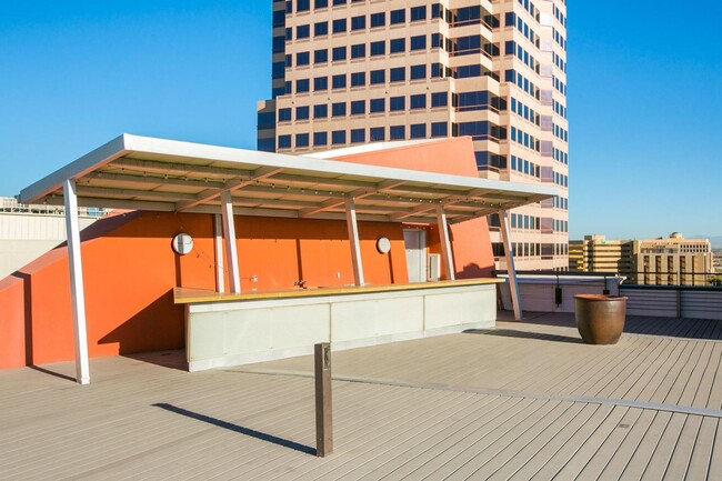 Building Photo - Eccentric 2 Bedroom 2.5 Bathroom Condo In ...