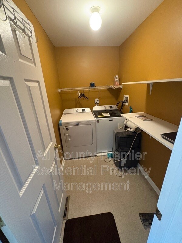 Building Photo - 74 Oxford Ct