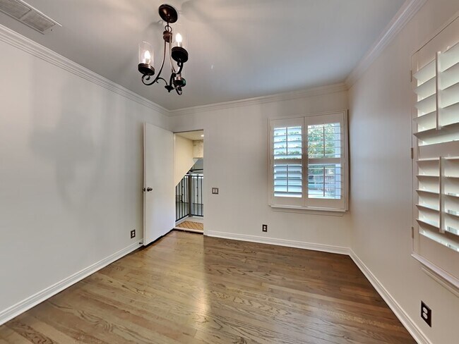 Building Photo - 8902 Redondo Dr