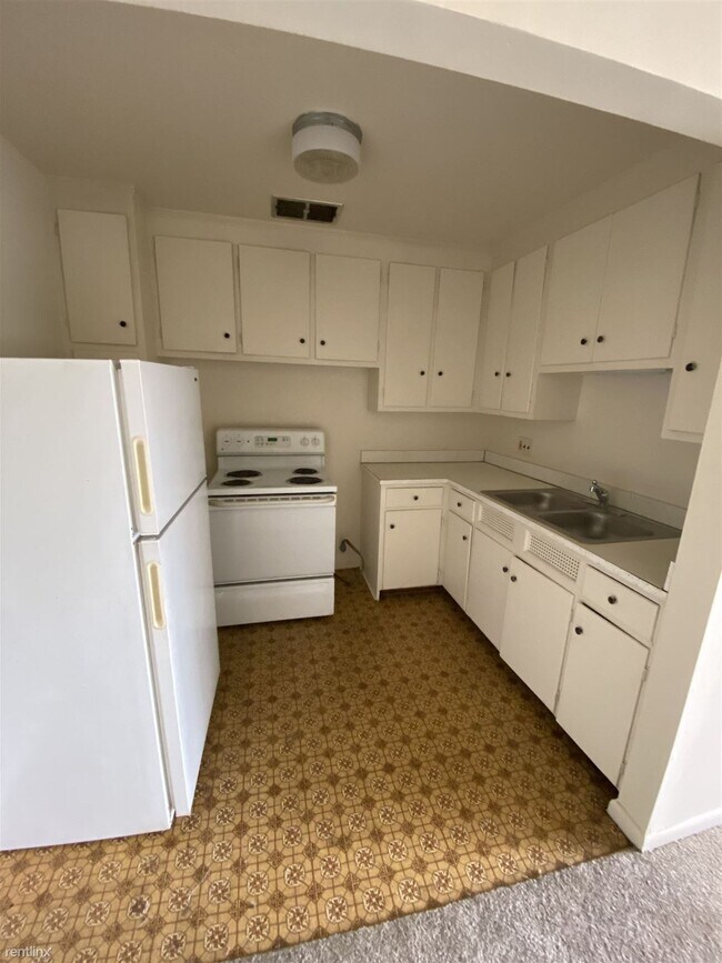 Building Photo - 17161 Denver St