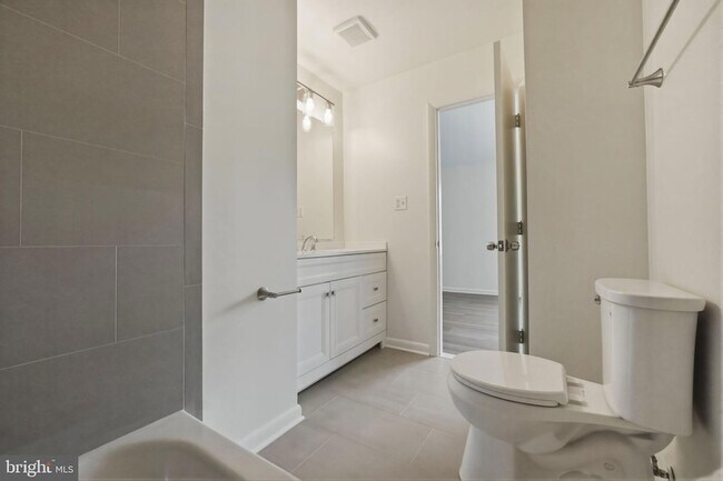 Building Photo - 2846 Schoolhouse Cir