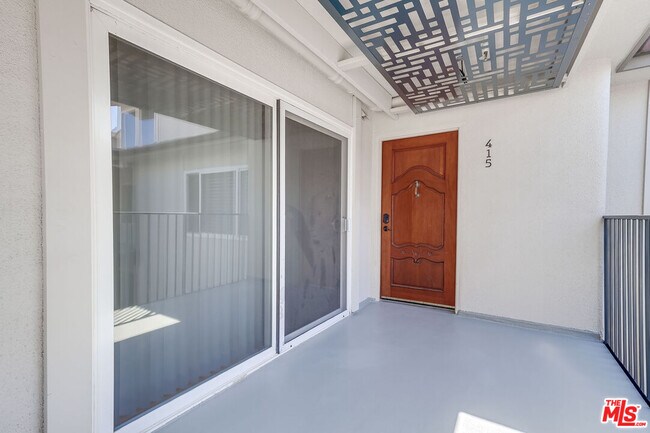 Building Photo - 230 S Catalina Ave