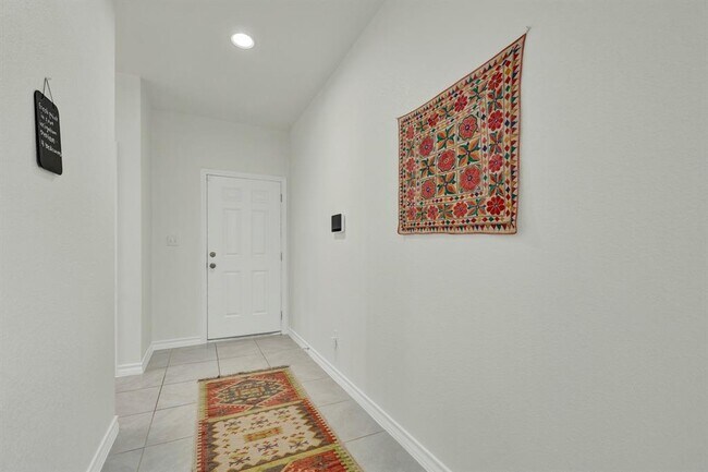 Building Photo - 216 Mary Max Cir