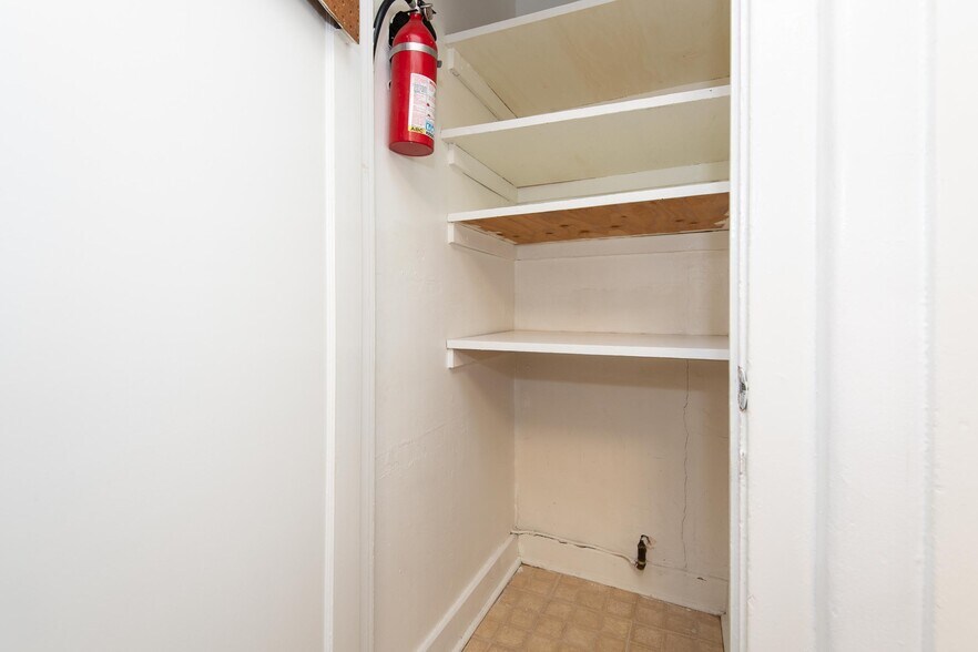 Building Photo - 2001 1/2 Pinehurst Rd