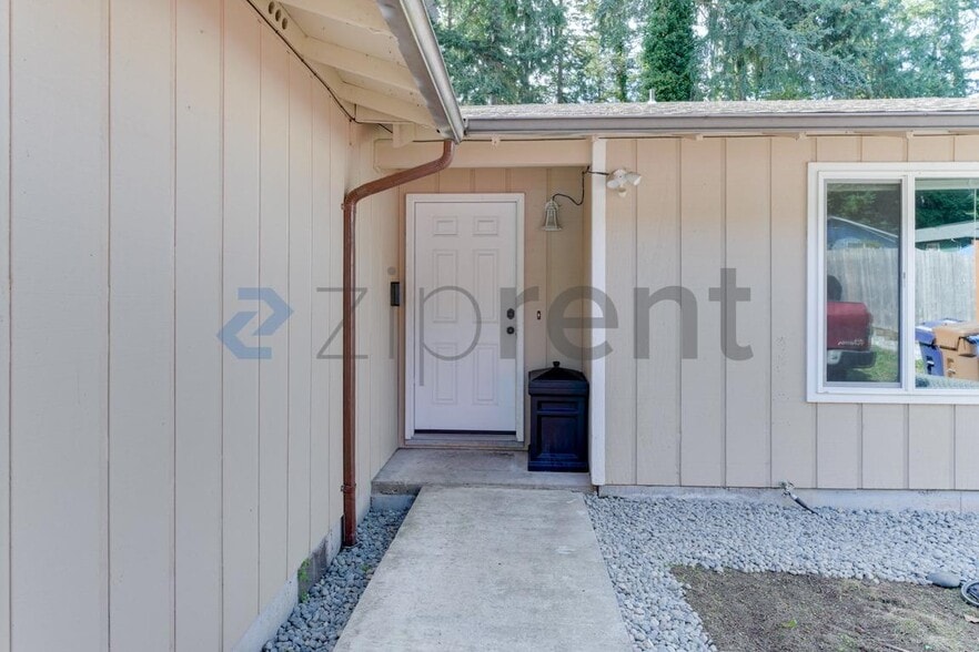 Building Photo - Unit A