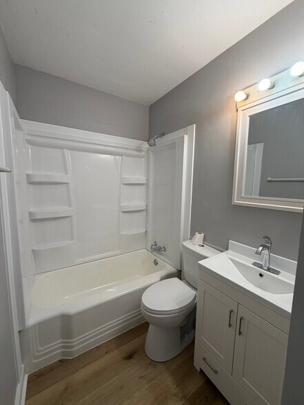 Building Photo - 2758 Bellevue Ave
