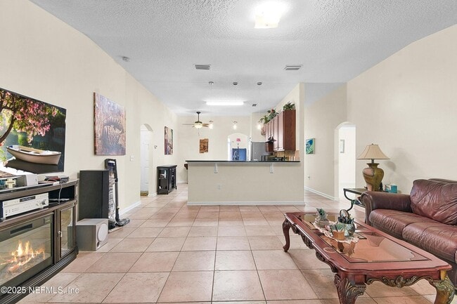 Building Photo - 237 N Hidden Tree Dr