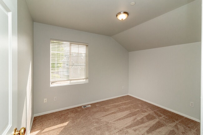 Building Photo - Charming 3-bedroom home with AC on Palisad...