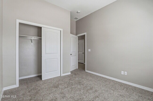 Building Photo - 909 Ada Ln